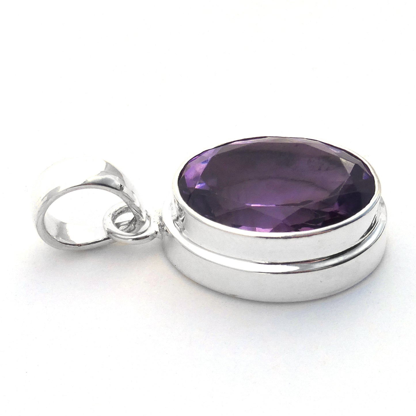 Comparison photo showing the size of the gemstone.