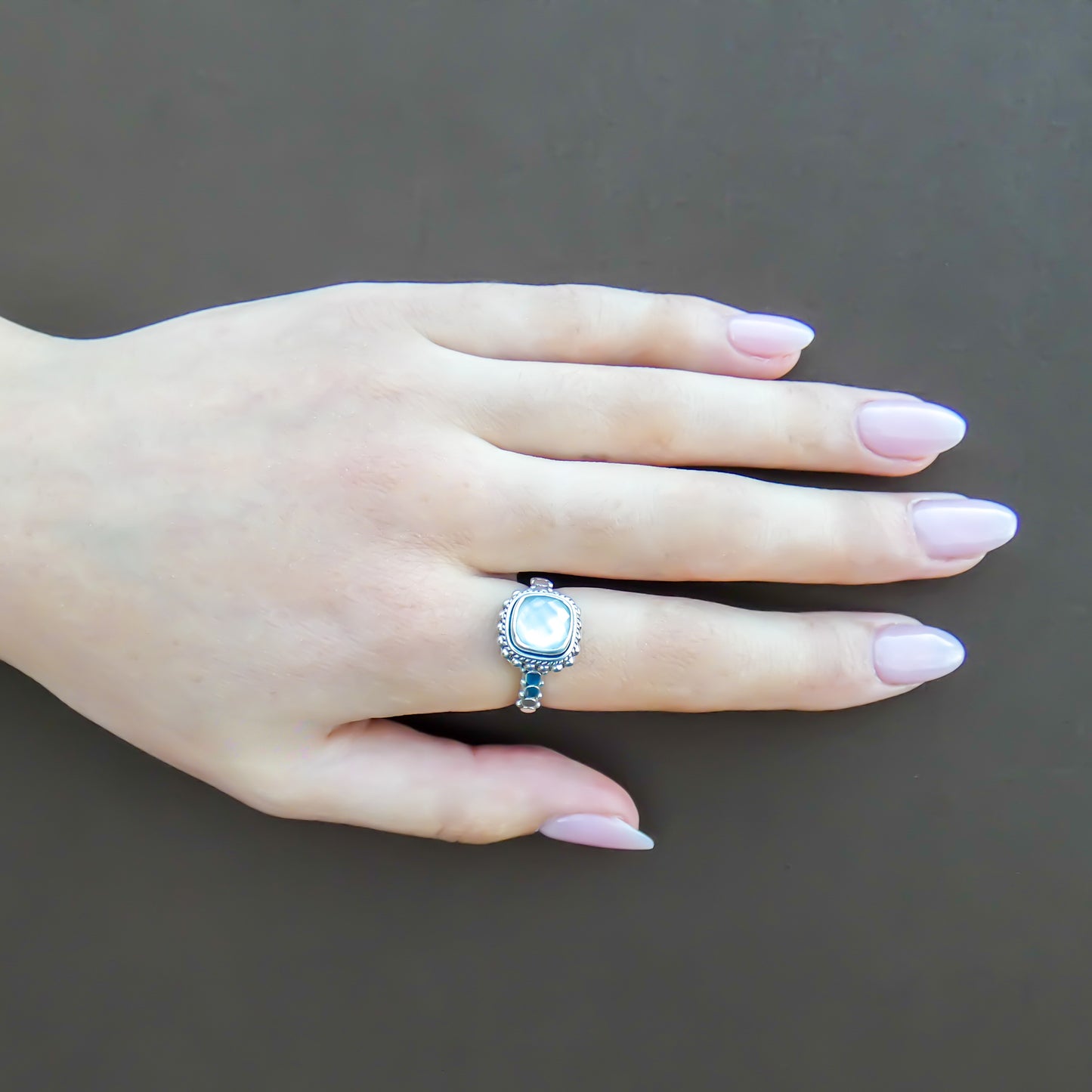 Sterling silver and mother of pearl doublet ring.