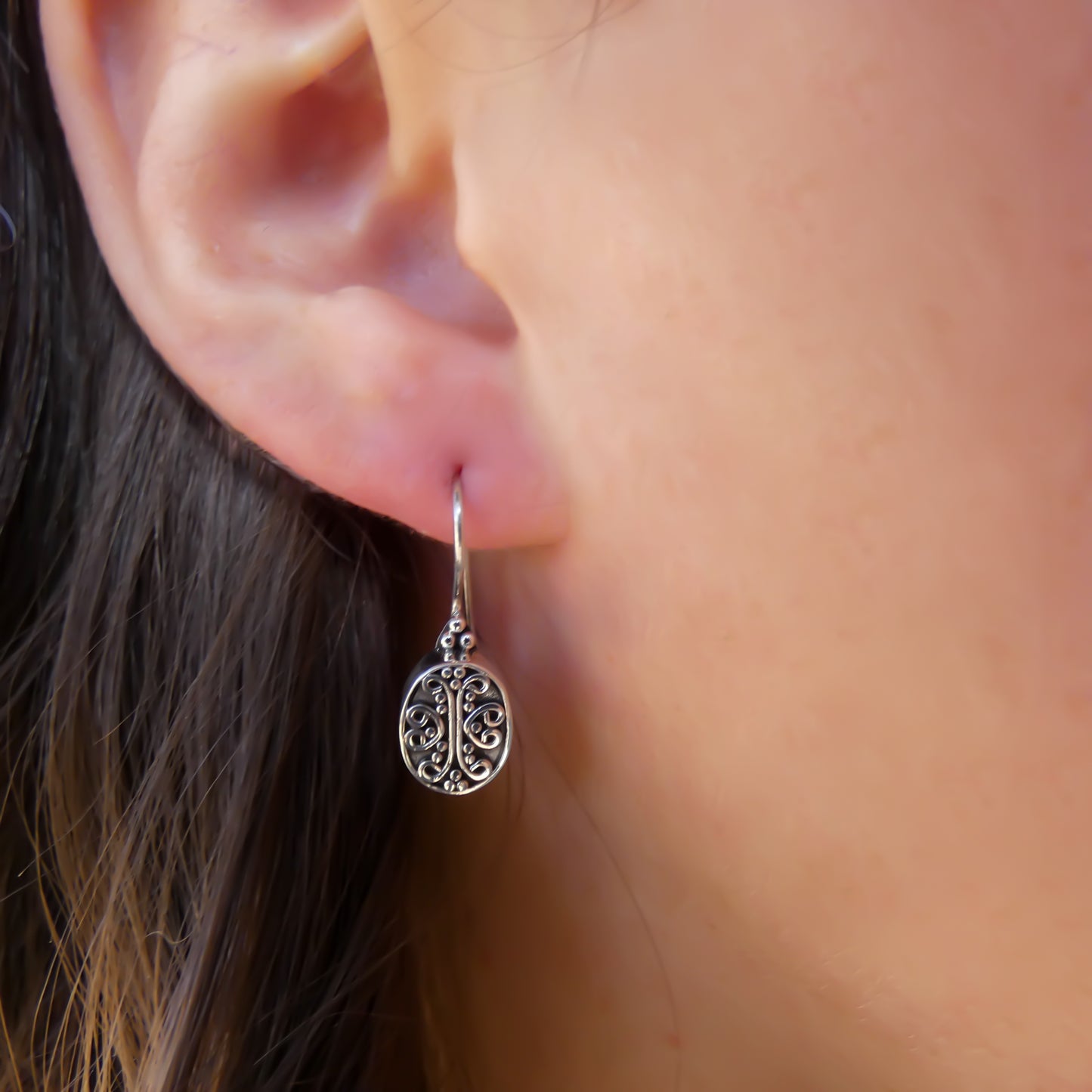 Sterling silver wire dangle oval earrings.