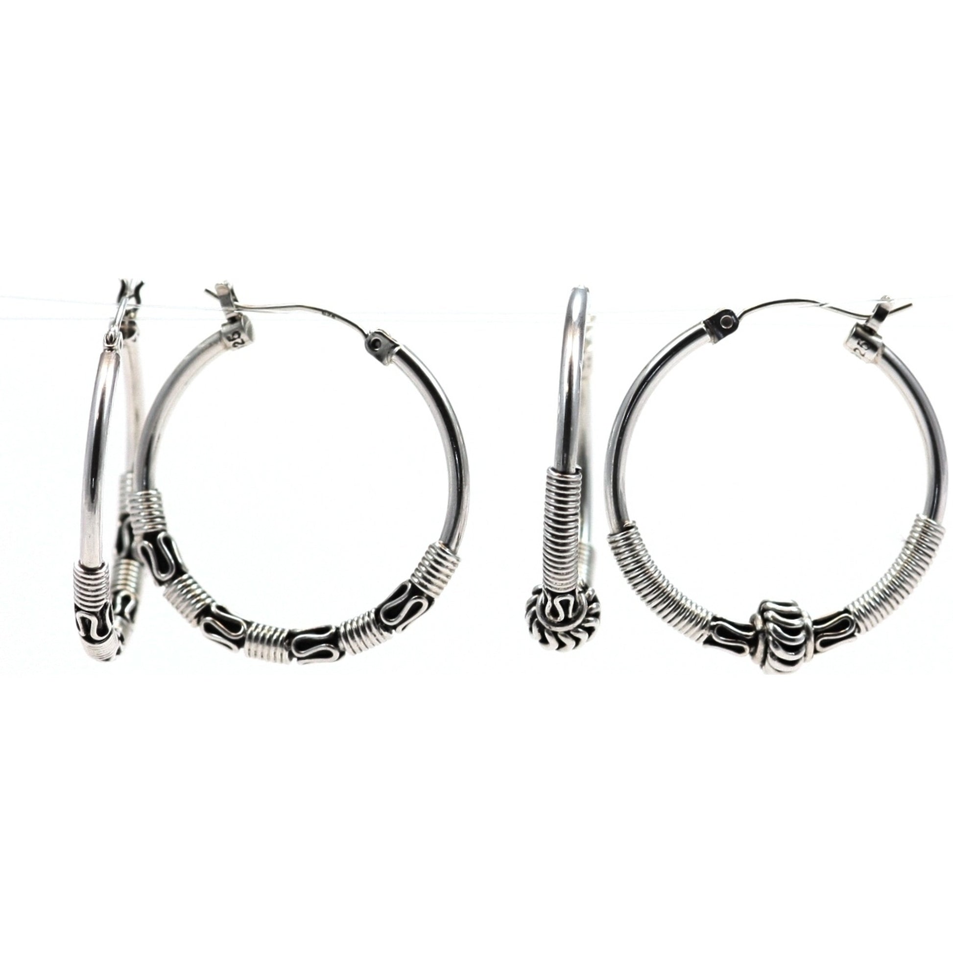 Earring set made of sterling silver.