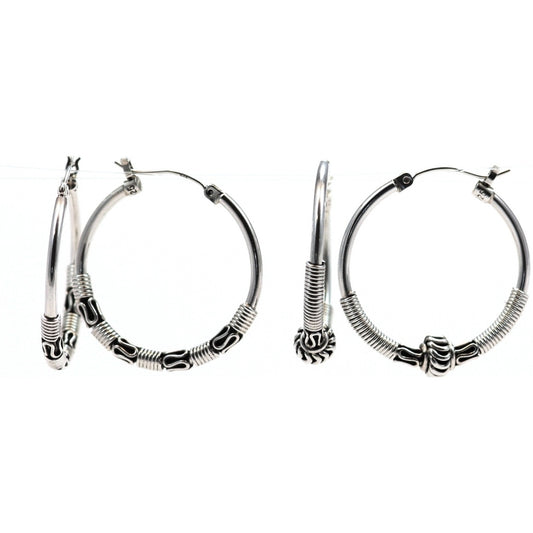 Earring set made of sterling silver.