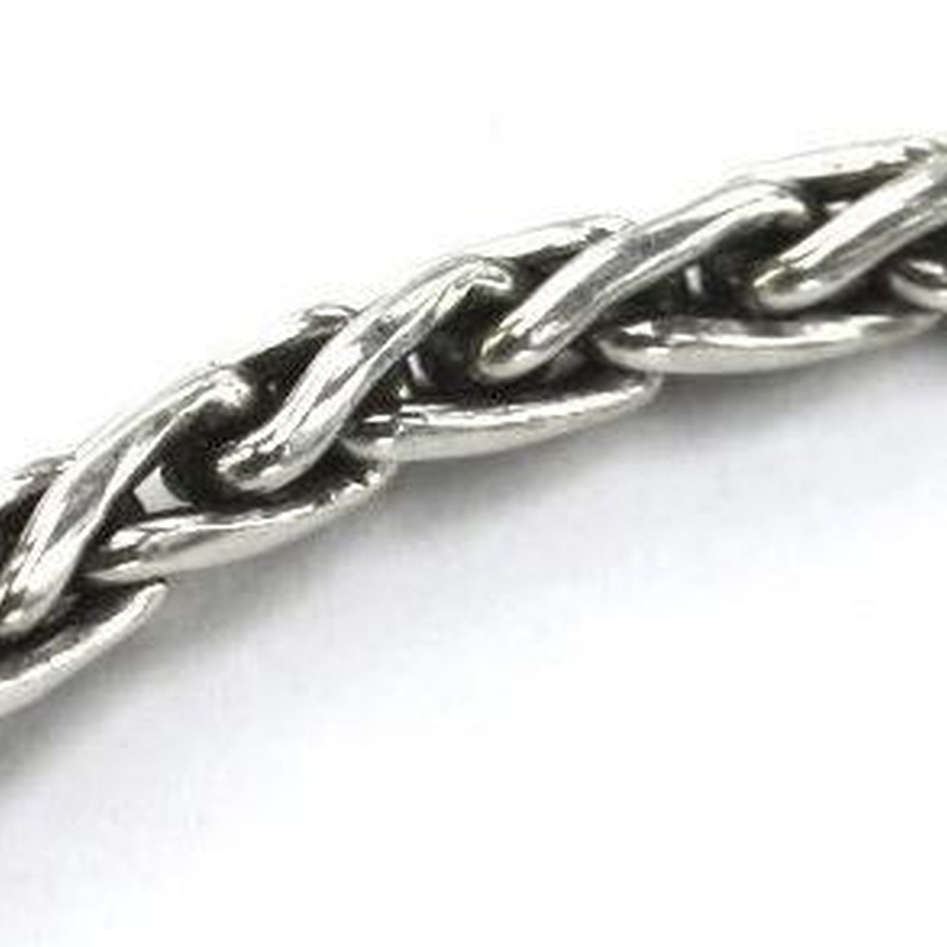 Zoomed in detail of a silver wheat chain design.